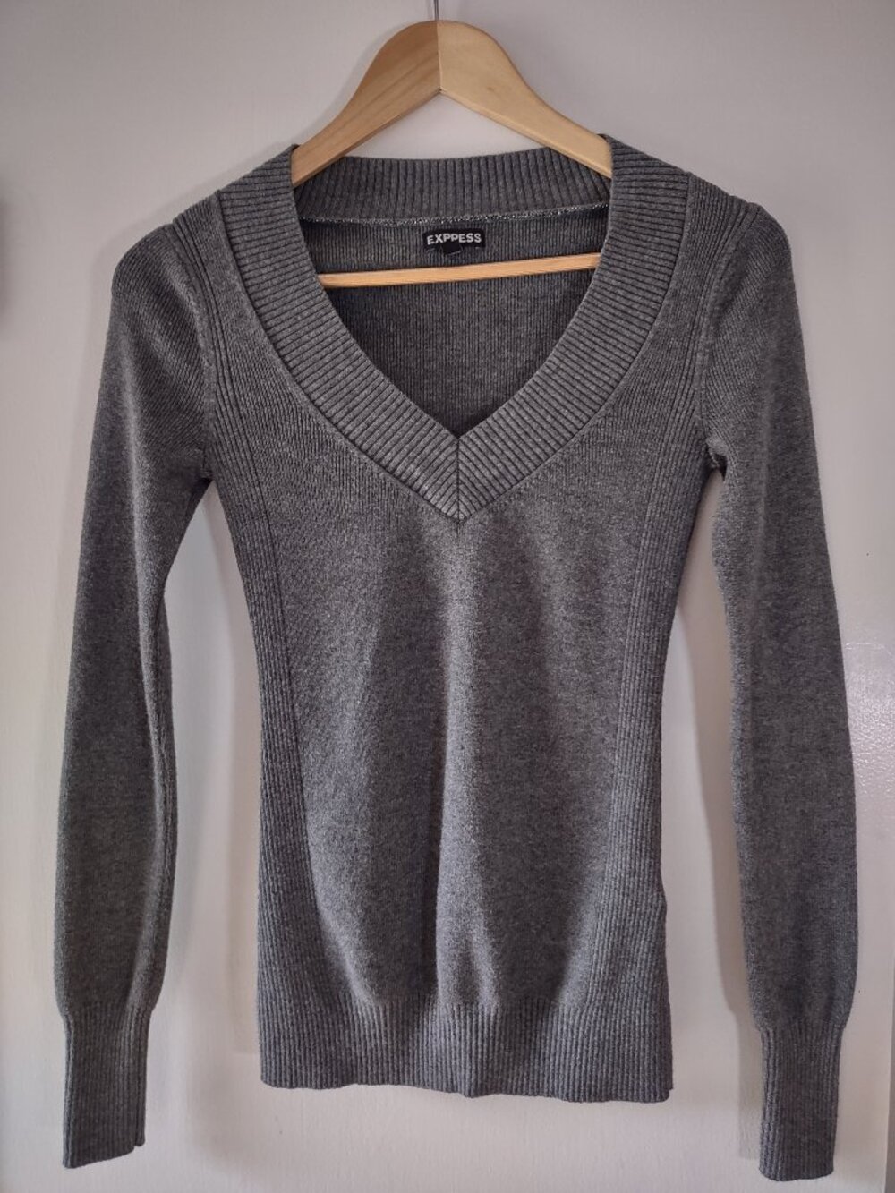 Express Women's Gray Ribbed V Neck Sweater Long Sleeve Knit Pullover Size S